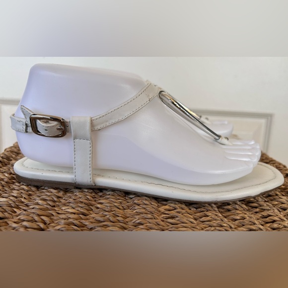 BCBG Generation Funky Leather Thong‎ Sandals White Size 7.5M - Picture 4 of 10